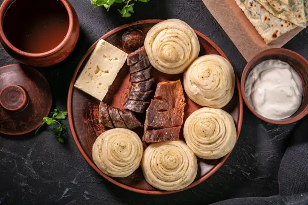 На фуд-холле Eat Market в «Смоленском Пассаже 2» начал работать корнер дагестанской кухни «Мука»