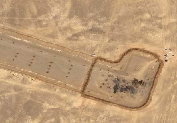 Появились снимки аэродрома под Исфаханом: Иран засыпал ВПП кучами грунта