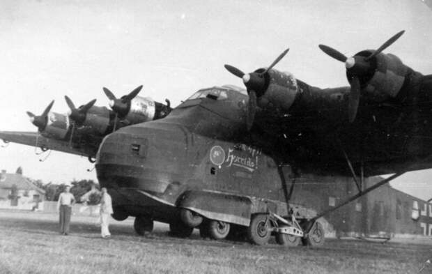 Чудо-оружие Рейха: военно-транспортный самолет Me.323 Gigant Me-323, военно-транспортный, война, гигант, рейх, самолет, чудо-оружие