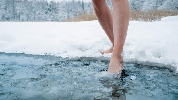 Терапевт Маеренкова перечислила правила безопасного купания в проруби