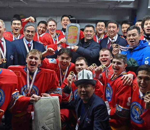 Белорусы выиграли ЧМ-2022 в составе сборной ОАЭ, у Украины третье место в группе "В". Что происходит в низших дивизионах мирового хоккея