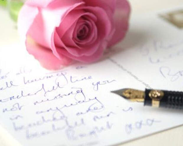 Британец 15 лет склеивал порванные любовные письма :: Last24Info
