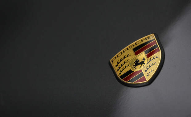 Названа причина массовых сбоев работы автомобилей Porsche и BMW в России
