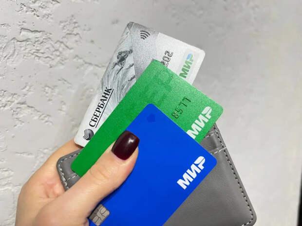 С какой суммы теперь блокируют переводы: новые лимиты банков