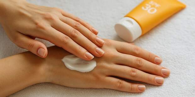 Секрет, который скрывают салоны: как за одну ночь превратить руки из сухих и уставших в бархатные