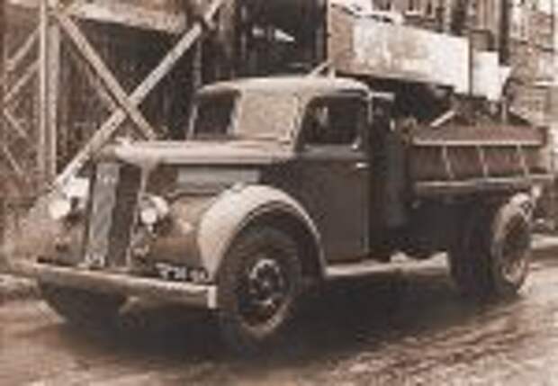 Опытный самосвал ЯС-4 на шасси опытного ЯГ-7.