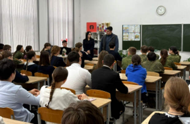 Полицейские Пригородного района Северной Осетии в рамках акции «Сообщи, где торгуют смертью!» провели антинаркотическую беседу со школьниками
