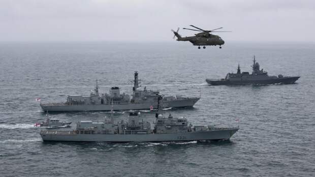 Navy Lookout: британские корабли и вертолёт следили за российским корветом