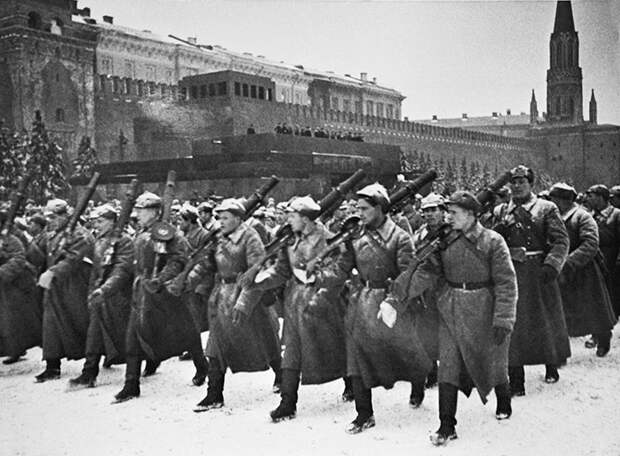 Нерушимой стеной, обороной стальной: Почему в 1941-м гитлеровцы дошли до Москвы