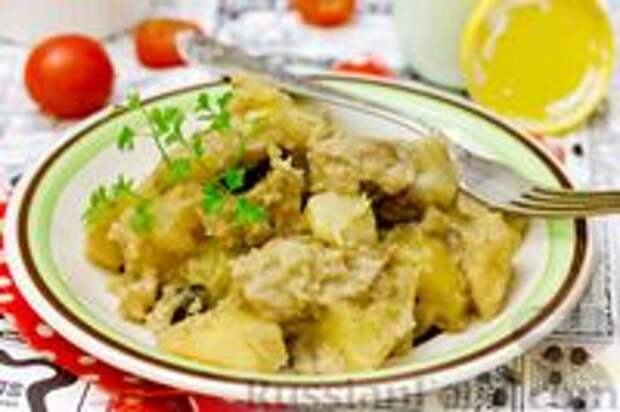 Фото к рецепту: Картошка, тушенная с мясом и грибами