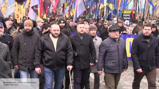 Штраф за игнор "прапора огидности", тюрьма - за надругательство: украинцы в шоке - в Раде хотят приравнять флаг ОУН  к государственному