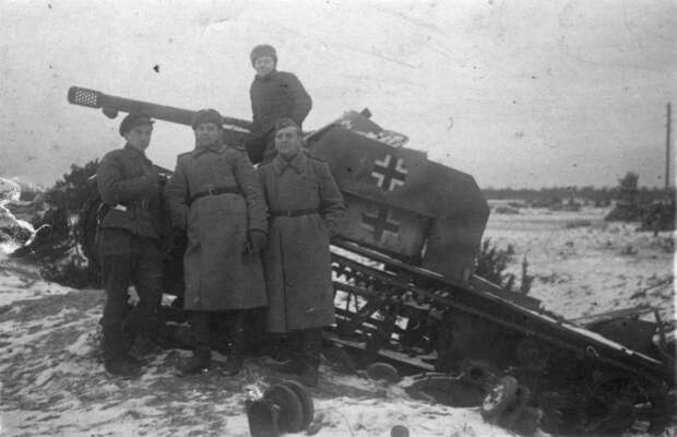 destroyed Pak.97/38(f) auf Pz.740(r) in Estonia САУ на базе трофейного Т-26 с французской пушкой 7.5 cm Panzerabwehrkanone 97/38, уничтоженная советскими войсками в 1944