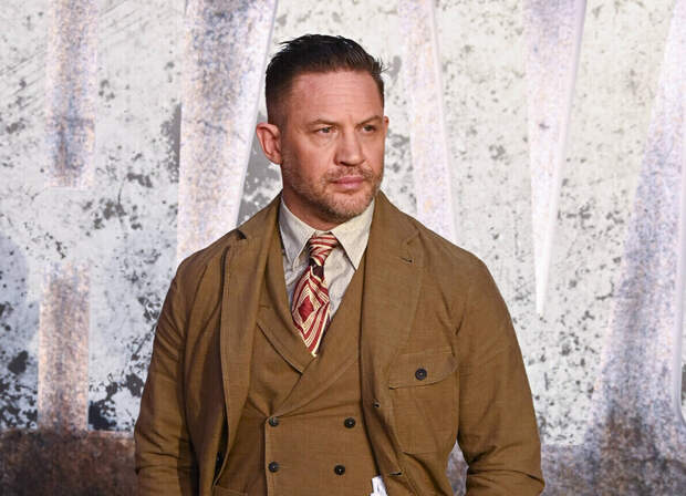 «Оскуфился»: пляжные фото Тома Харди рассмешили Интернет