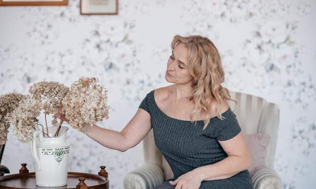 Стилист Бартон дал три совета тем, кто и после 50 лет хочет растить косу до пояса