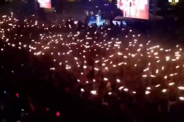 В Армении на факельном шествии сожгли флаг Турции