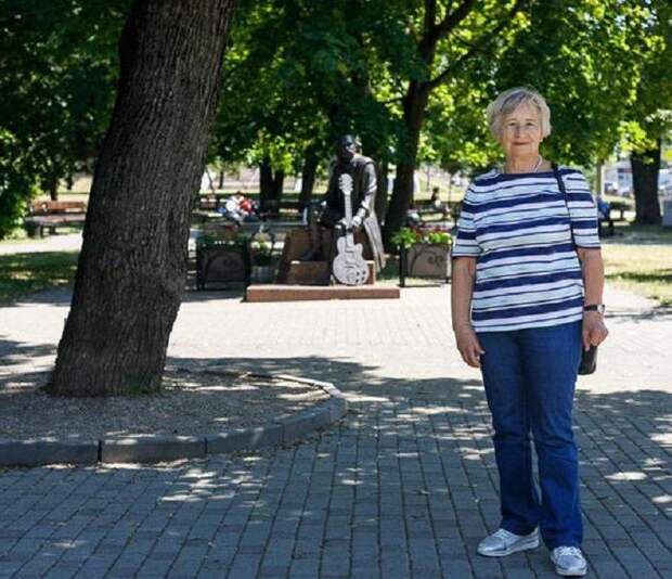 На пенсии жизнь только начинается: 80-летняя женщина активно путешествует и полностью себя обеспечивает