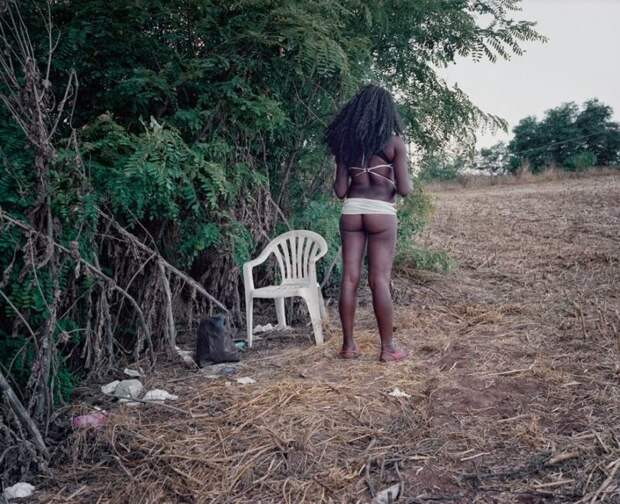 Как выглядят нигерийские проститутки-нелегалки и их рабочие места в Италии