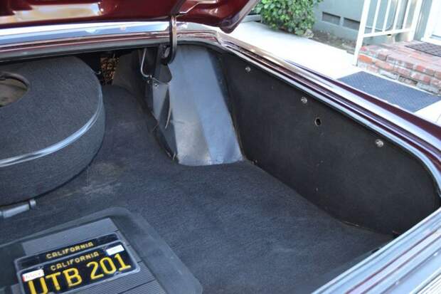 Редкий Imperial Crown Coupe 1967 года продают на аукционе (69 фото)