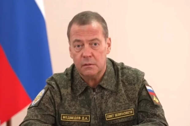 Медведев: в ближайшие десятилетия будет гонка технологий, не вооружений