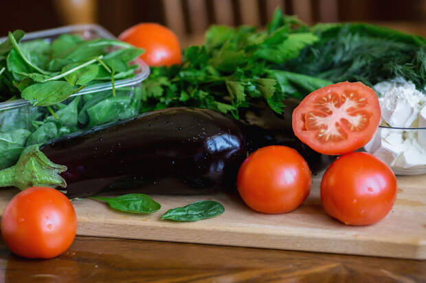 Более 40% опрошенных россиян ежедневно едят отечественные овощи и фрукты