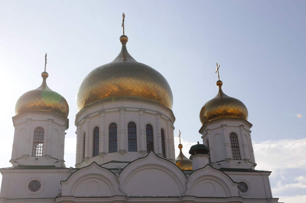 Двух россиянок задержали из-за видео с танцами на фоне собора