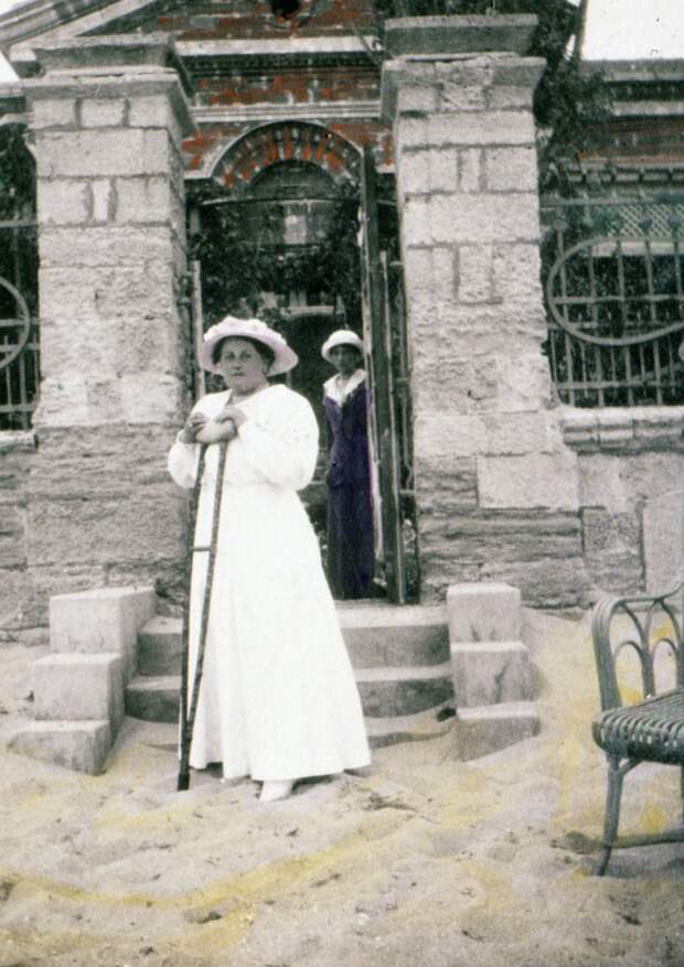Unique Romanov Family Pictures Coloured By Tsar's Daughters