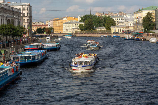 Петербургу утвердили туристический налог