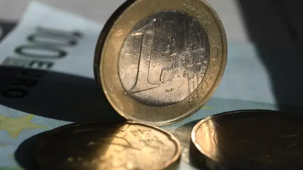 ЦБ РФ снял ограничения на покупку валюты