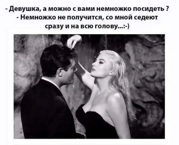 Задыхаясь, вбегает мужик на набережную, забрасывает свой чемодан...