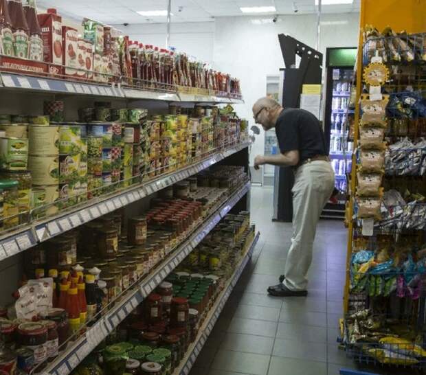 Минпромторг предложил переводить нуждающимся россиянам деньги на еду