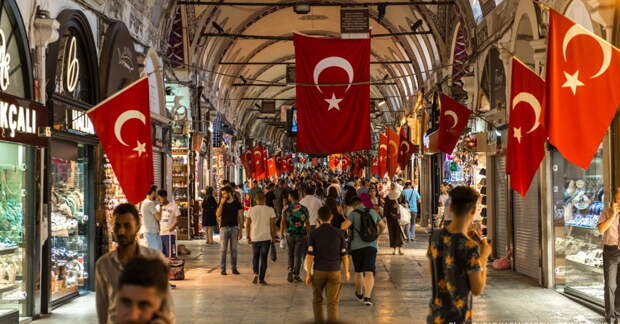 Турцию трясёт в прямом и переносном смысле. Как от постоянных землетрясений и вызванных ими...