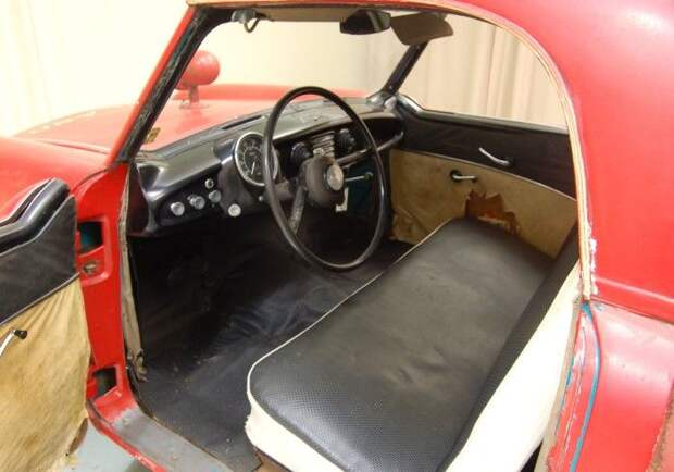 Старинная пожарная машина на аукционе (15 фото) Старинная пожарная машина на аукционе (15 фото)