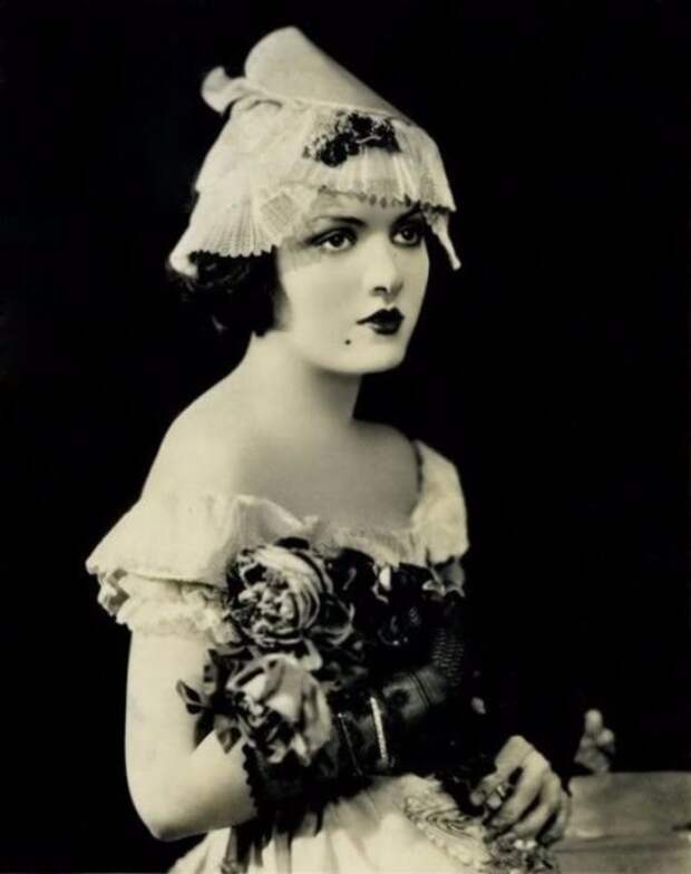 Американская актриса снялась в 36-ти фильмах, вышедших в период между 1920 и 1936 годами.