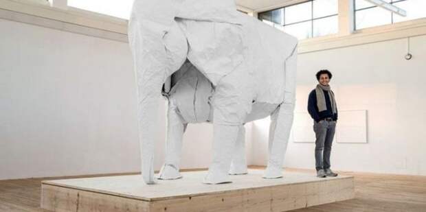 Сифо Мабона, оригами «Слон» (размер фигуры - около 3 метров в высоту)