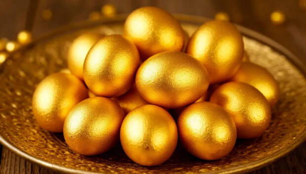 Куркума в сторонке: 1 горсть луковой шелухи превращает яйца в золото византийских куполов