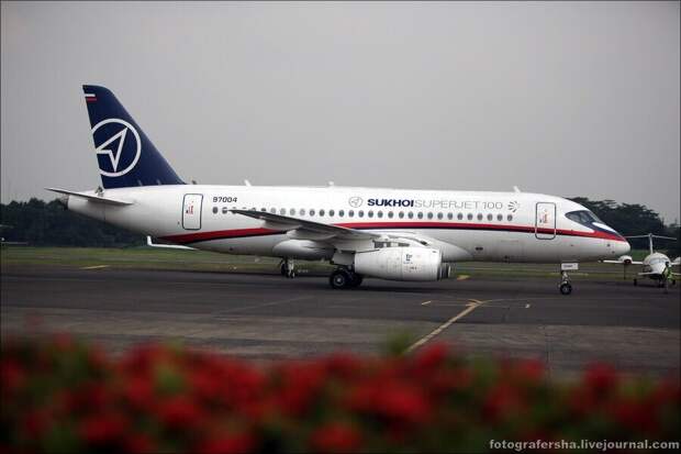 Сухой Суперджет 100 борт RA-97004, участвовавший в демонстрационных полётах в рамках тура "Welcome Asia". Фото сделано за минуты до трагедии.