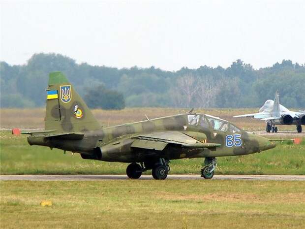 Су-25 упал в аэропорту Днепропетровска