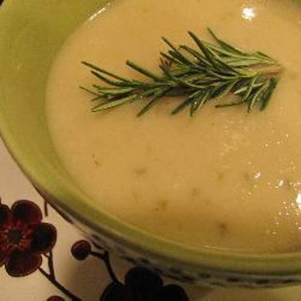 Суп-пюре из белой фасоли с розмарином