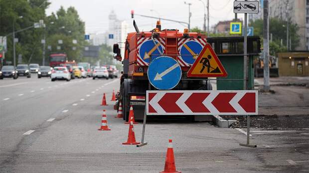 Рабочие в Москве нашли человеческие кости в песке для ремонта дороги