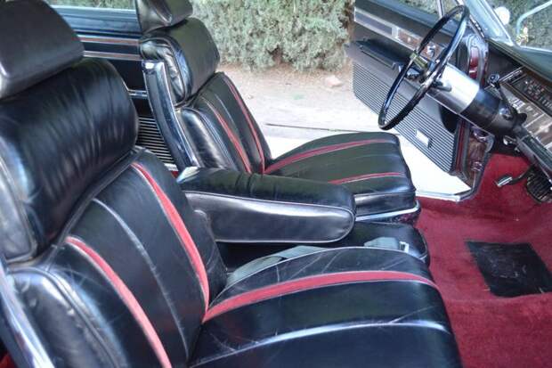 Редкий Imperial Crown Coupe 1967 года продают на аукционе (69 фото)