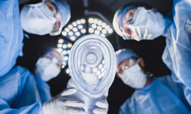 Мужчина вырастил в животе раковую опухоль размером с большого пингвина