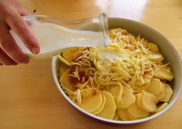 Заливаем картошку кефиром и ставим в духовку / Вкусный рецепт с секретом Заливаем картошку кефиром и ставим в духовку / Вкусный рецепт с секретом
