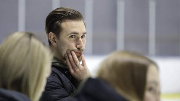 Тренер фигуристки Петросян Глейхенгауз получил аккредитацию и отправился на ОИ