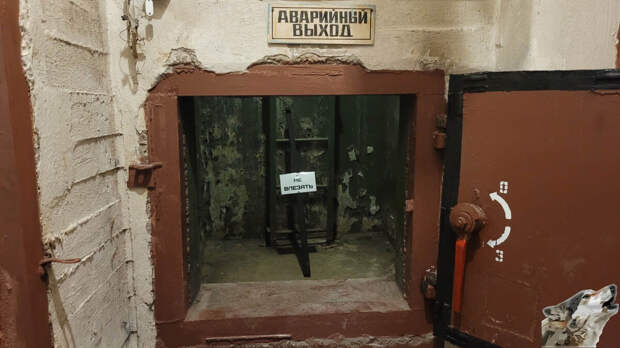 Подземная Москва... Как много ходят легенд, что вся наша столица изрыта многокилометровыми тоннелями с бесконечным количеством секретных бункеров.-12