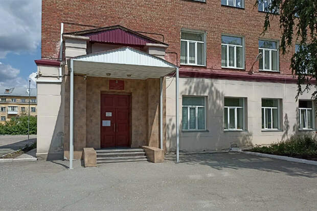 Бастрыкин проверит одну из старейших школ Новосибирска после обрушения потолка