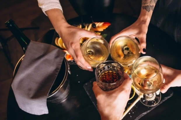 Врач Белоусова рассказала, какой алкоголь выбрать в новогоднюю ночь