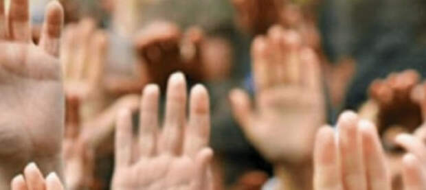 Спектакль киевского кукольного театра: дроны, Донбасс и референдум