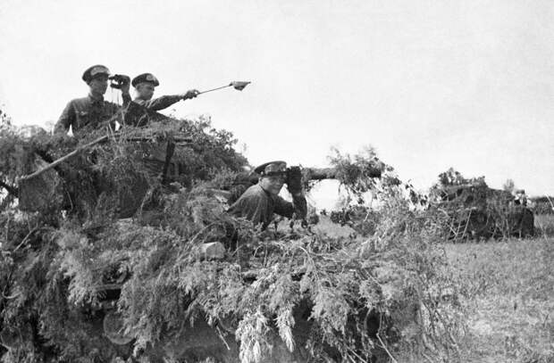 Замаскированные советские танки во время боев в районе озера Хасан. 1938 год. / ТАСС