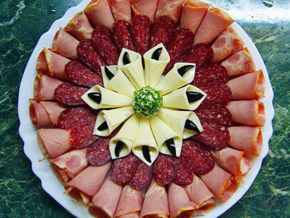 30 шикарных идей красивого оформления мясных и рыбных нарезок, сыров, овощей и фруктов