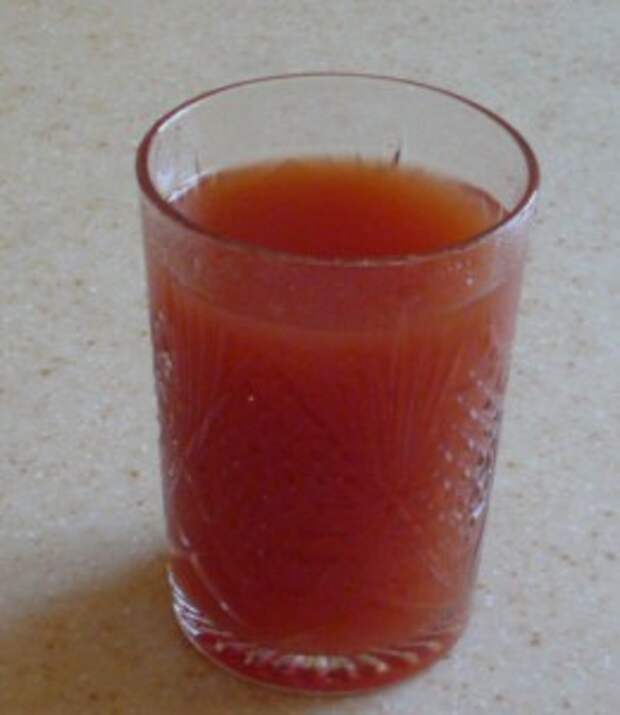 Вода вода томатный сок вода вода. Томатный сок Мем. Пьет томатный сок. Стакан томатного сока. Мемы про томатный сок.